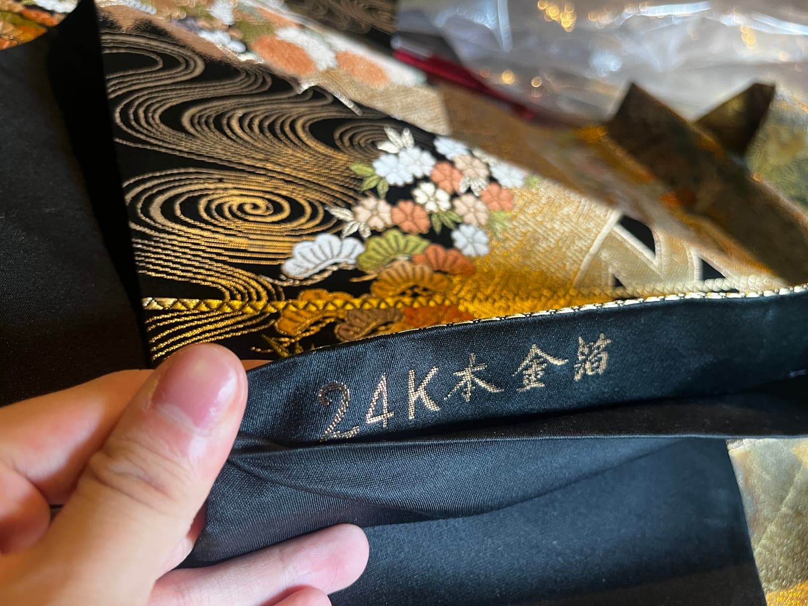 The characters '24K hon-kinpaku' — 24-karat genuine gold leaf — on the reverse of an obi